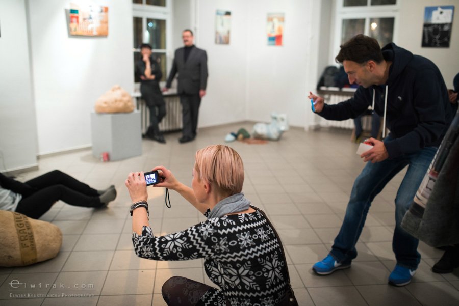 reportaz z wernisazu ceramika obrazy (40)