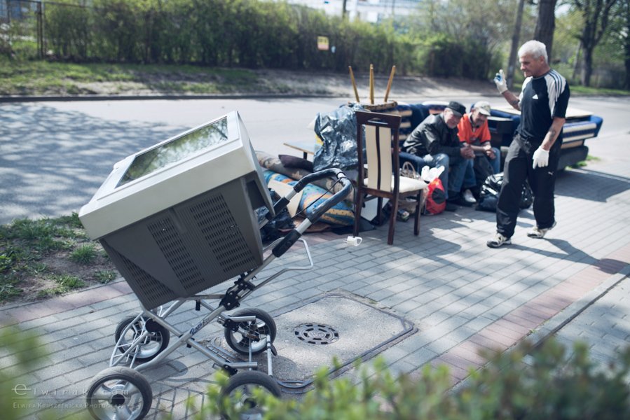 18 elwirak wystawki spring cleaning wysypisko bezdomni